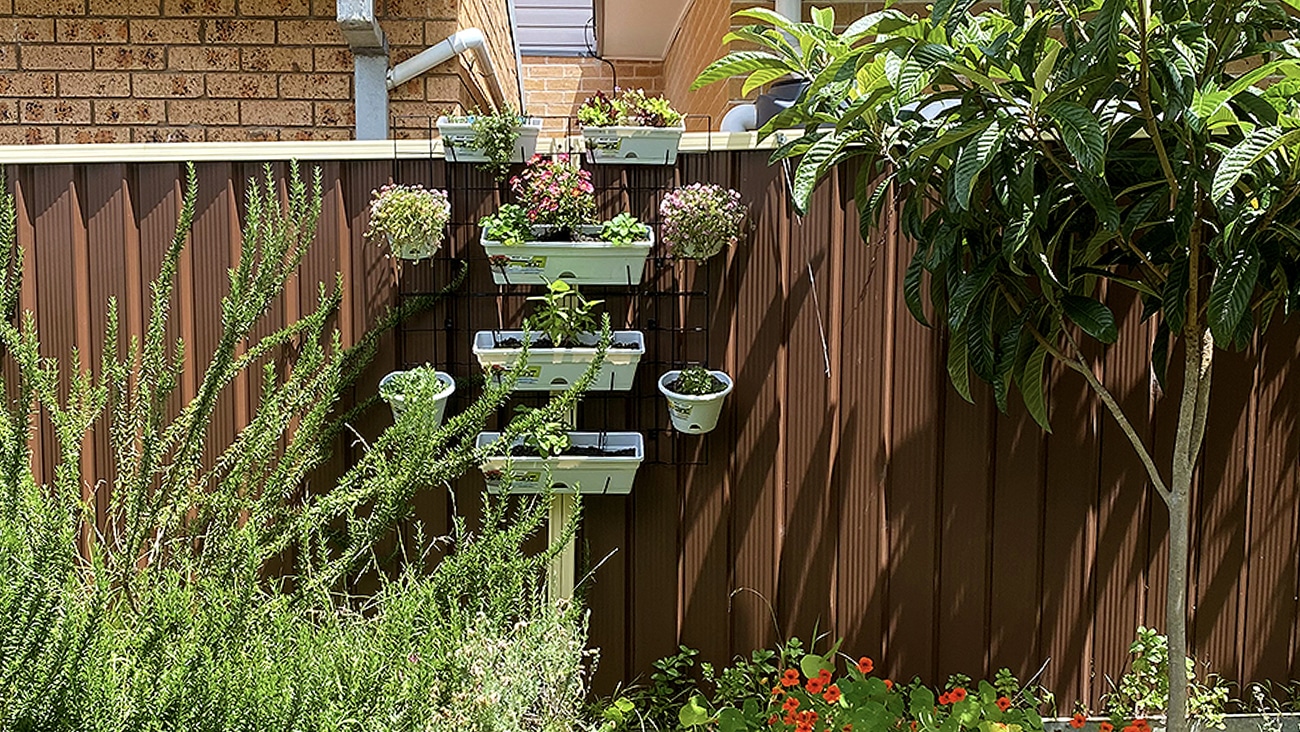 garden-up-mixnmatch-concrete-grey-herkitchengarden-lifestyle