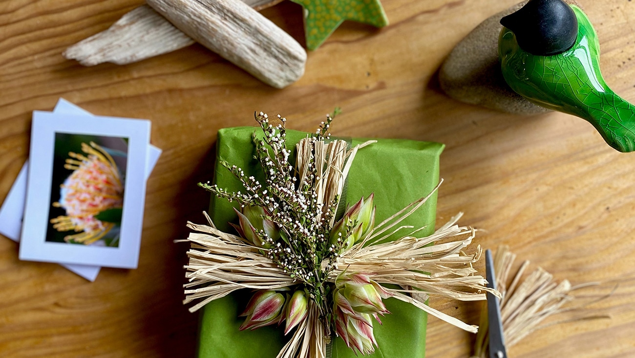 Jack Raffia gift wrapping
