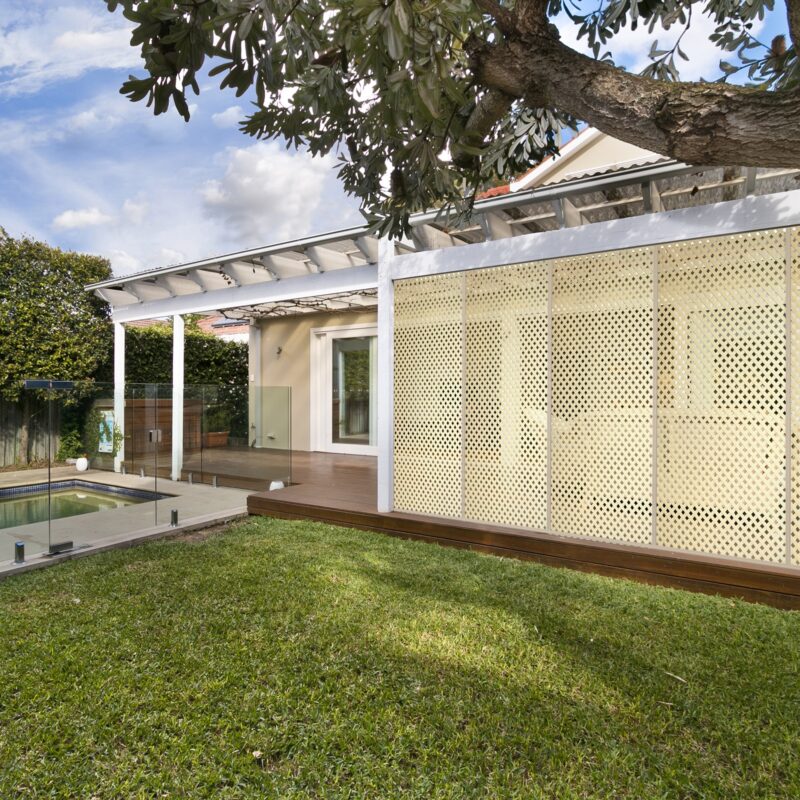 Jack Matrix Classic Diamond Lattice 2400x1200mm Smooth Cream Privacy Screen