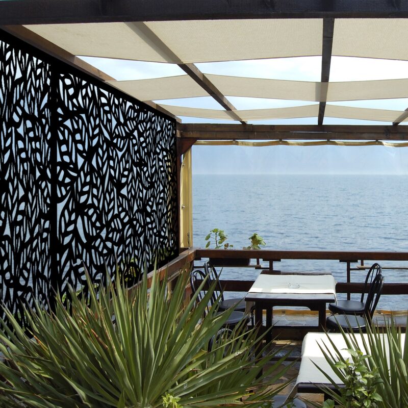 33339 Matrix Decor Screen Tropical Charcoal Lifestyle